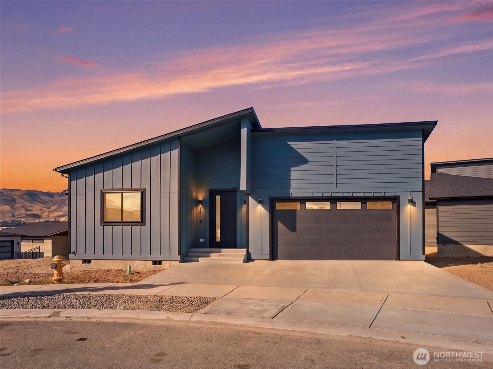 242 NW Chinook Way — photo