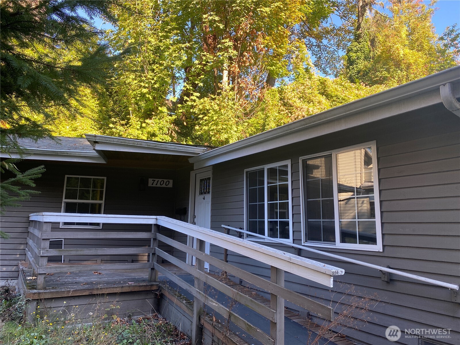7100 Lincoln Parkway SW — photo