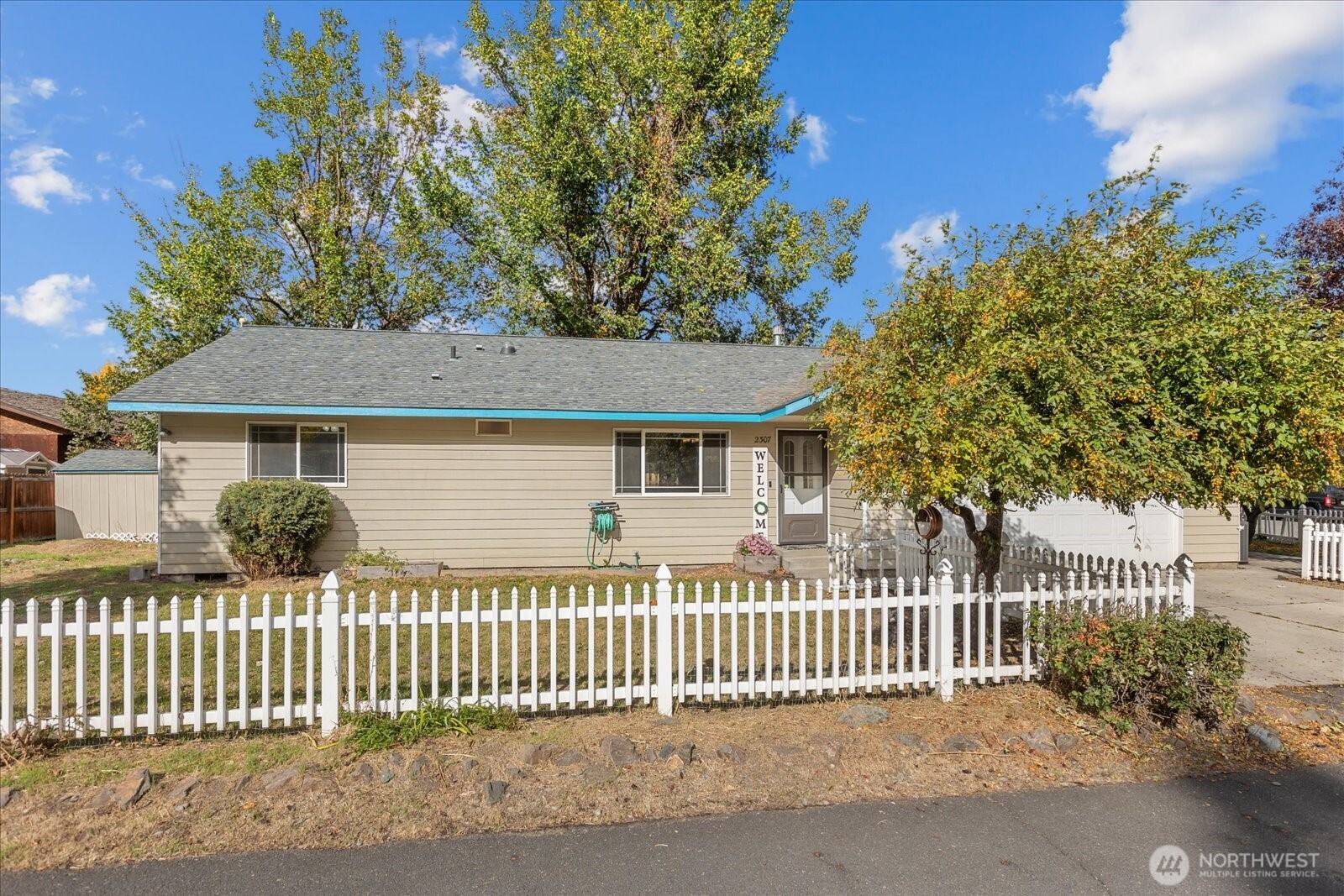 2307 N Ridgeview Lane — photo