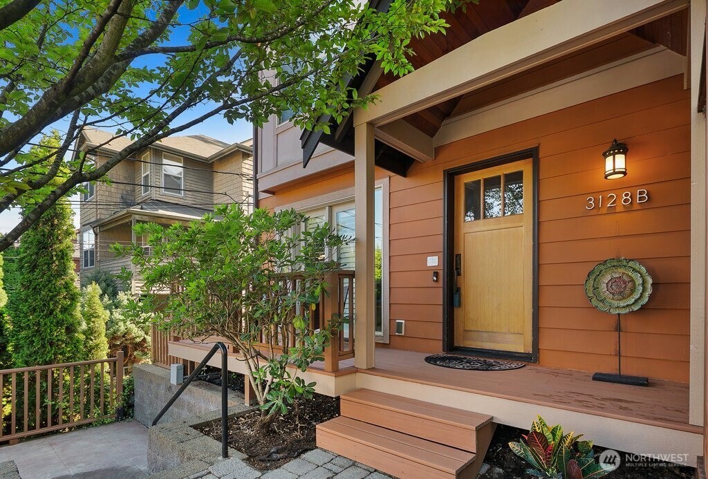 3128 Franklin Avenue E #B — photo