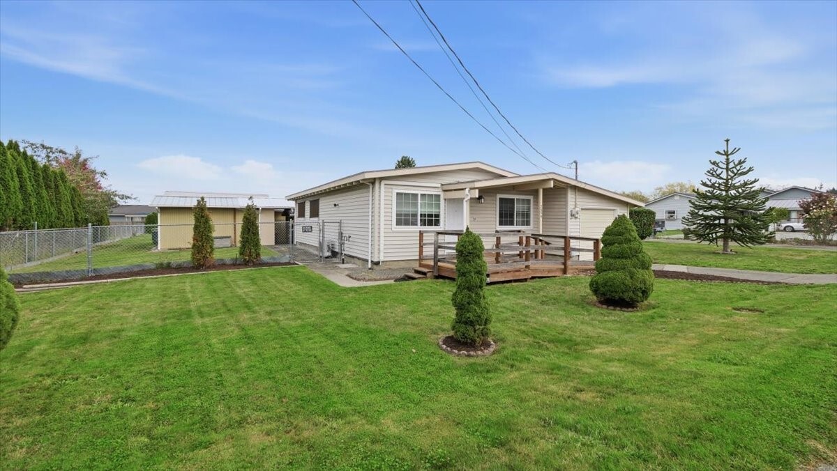 2379 E Section Street, Mount Vernon, WA 98274 — photo 2