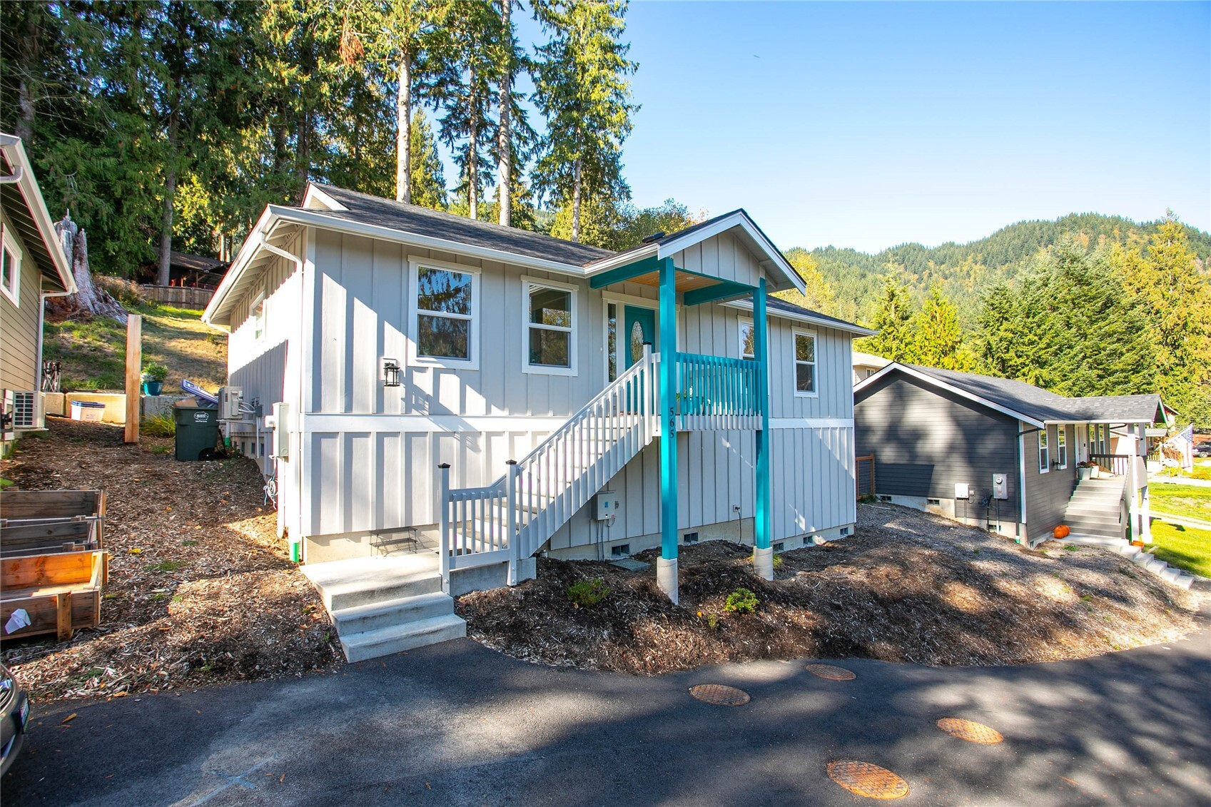 565 Rainbow Drive — photo