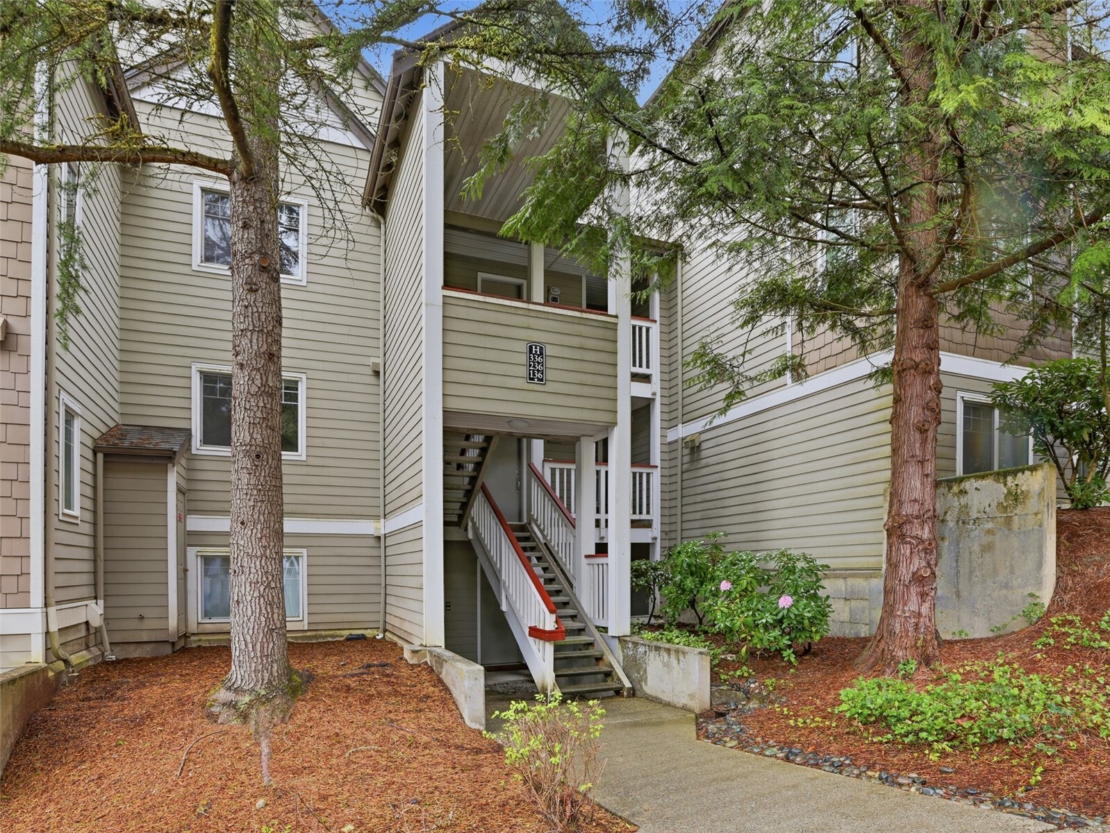 18501 SE Newport Way #H136 — photo