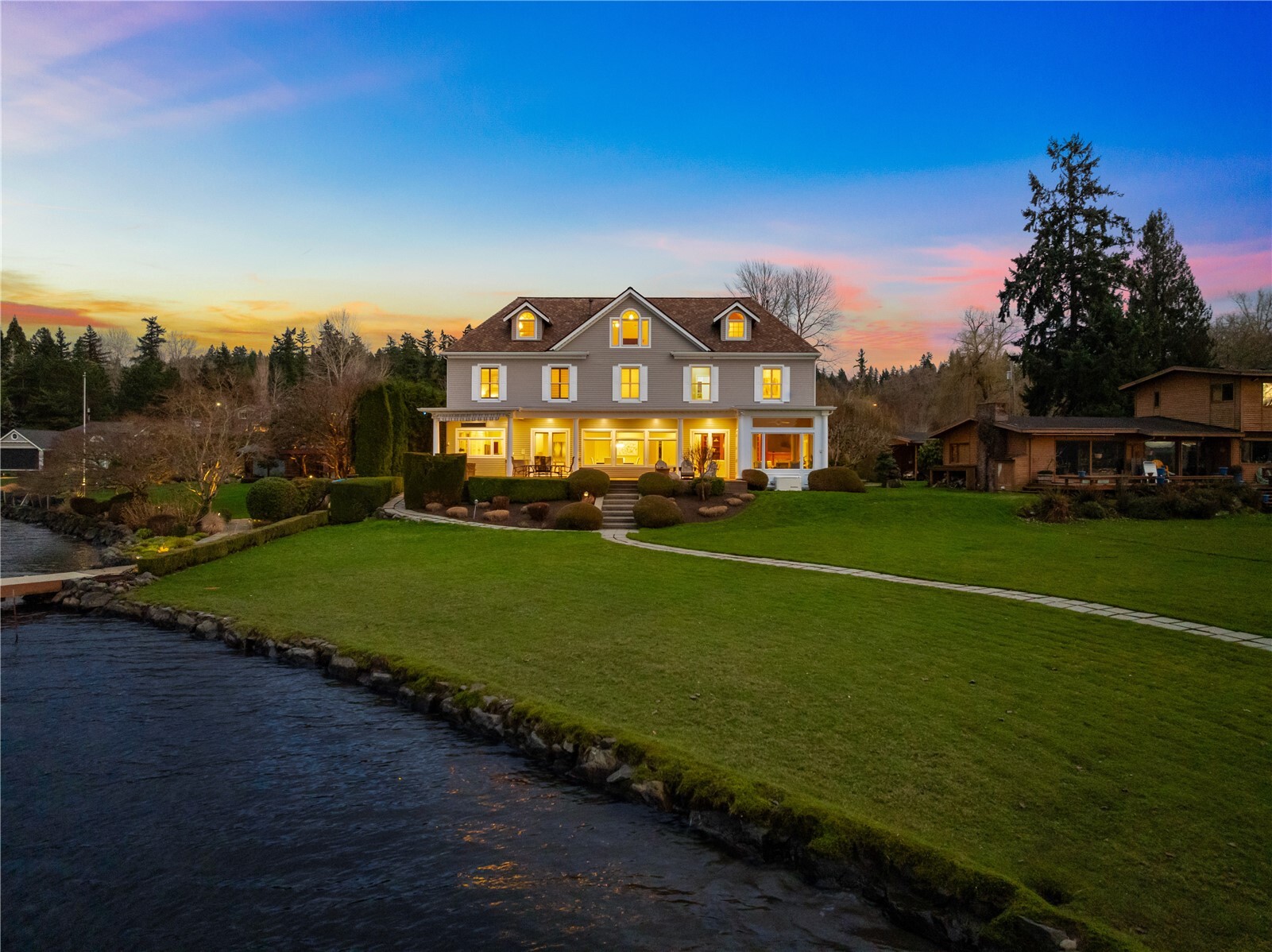 649 E Lake Sammamish Parkway SE — photo