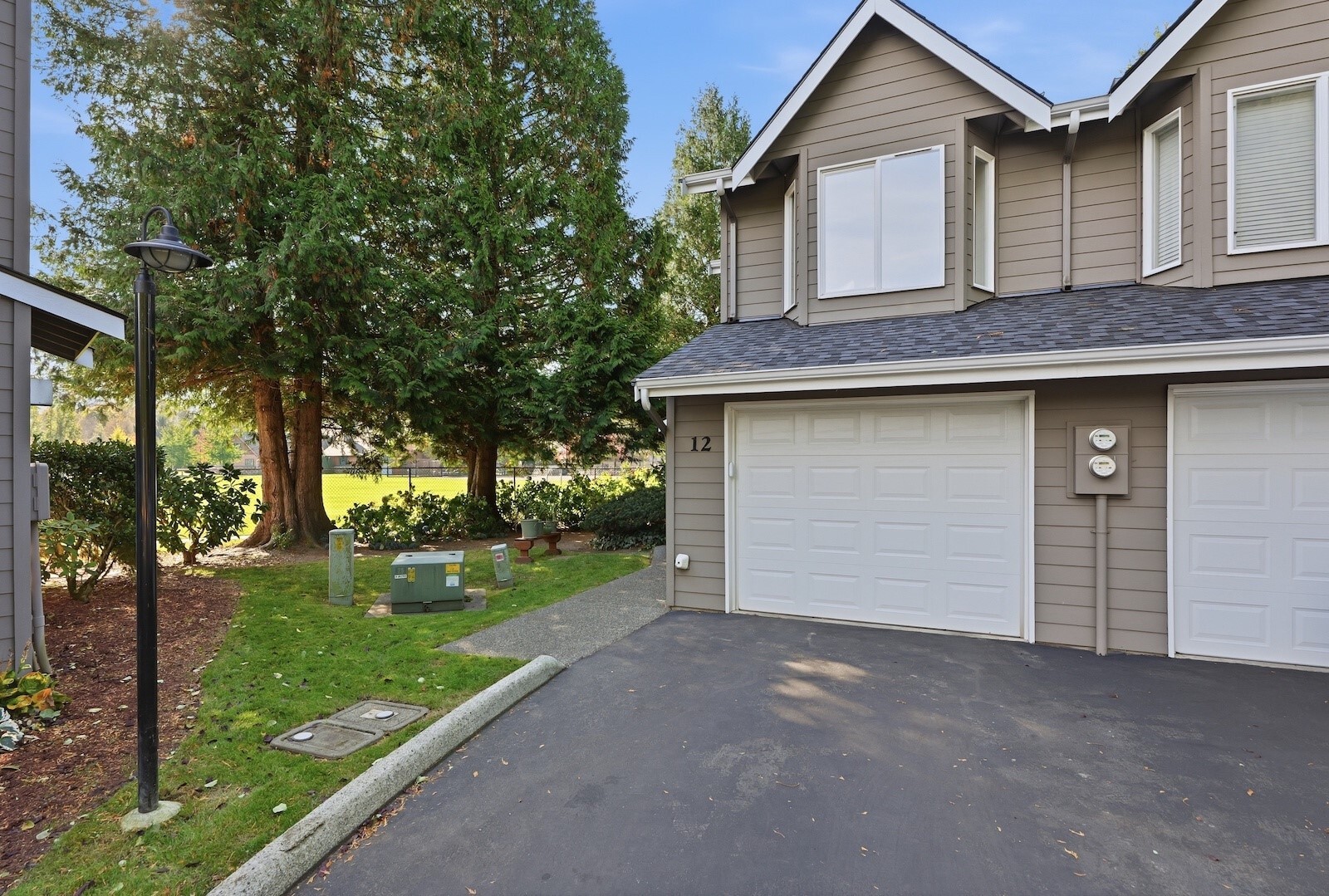 321 SE Orchard Drive #12 — photo