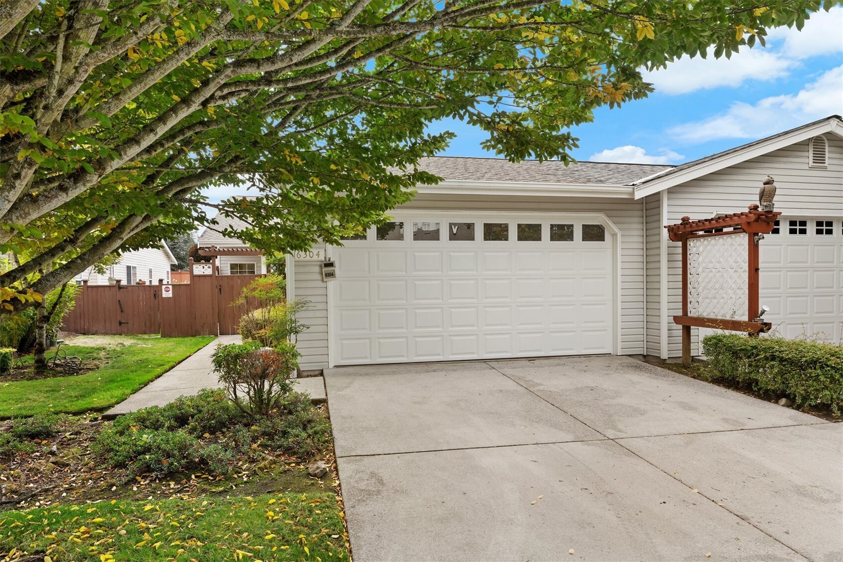 6304 Sheffield Lane E — photo