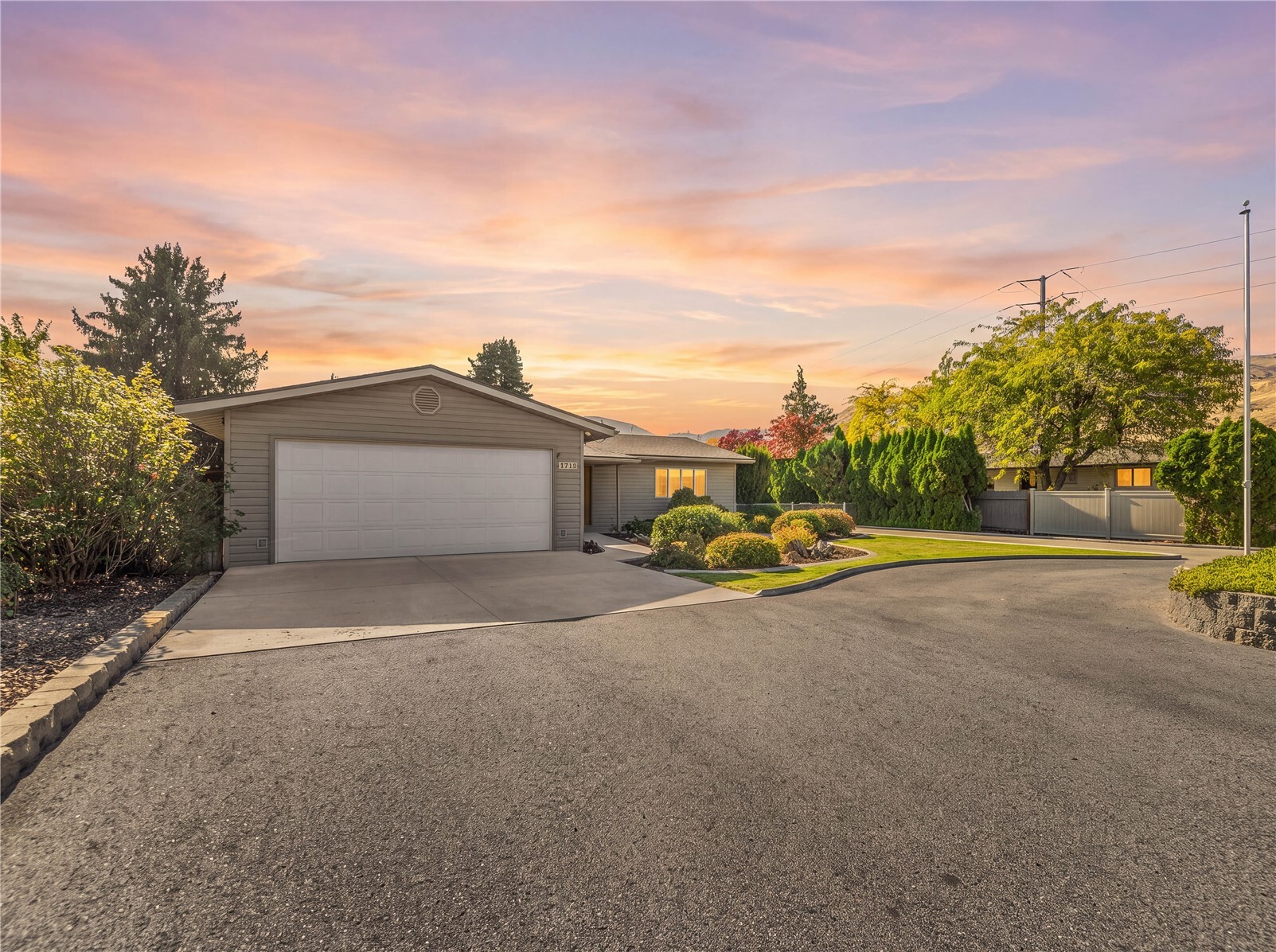 1719 Harris Place, Wenatchee, WA 98801 | Realty.com