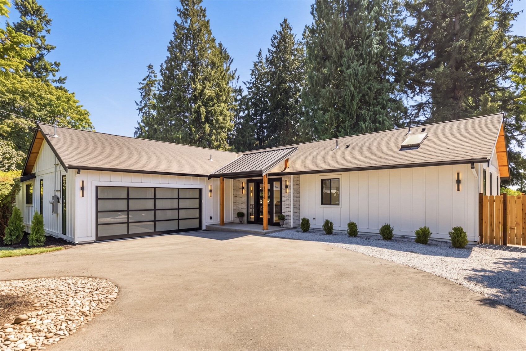 15729 Larch Way — photo