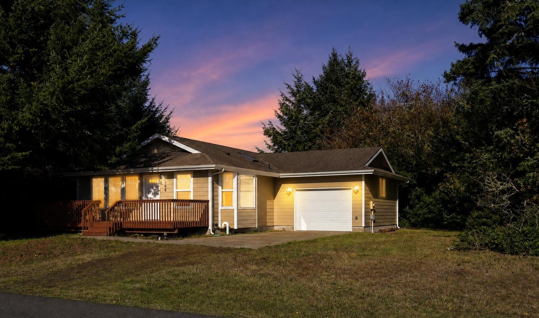 666 Island Circle SE — photo