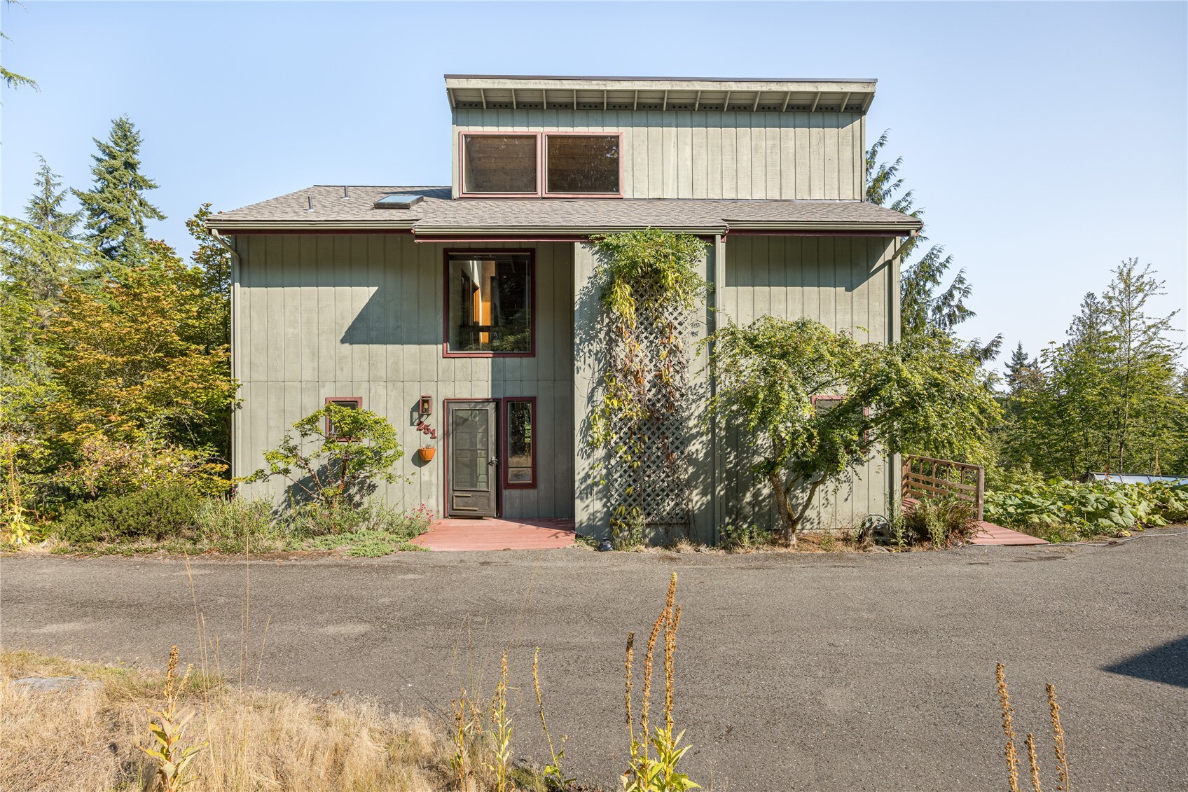 251 E Simmons — photo
