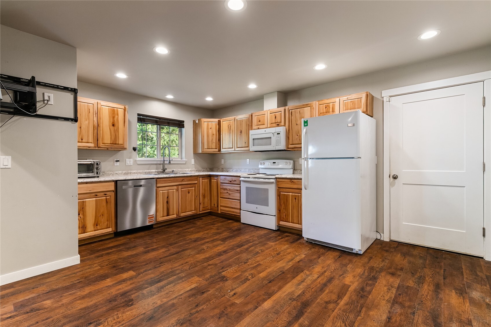 7943 Apache Drive, Maple Falls, WA 98266 — photo 2