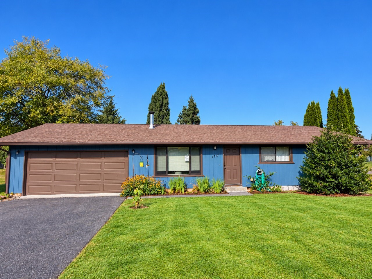 1717 Sandalwood Street — photo