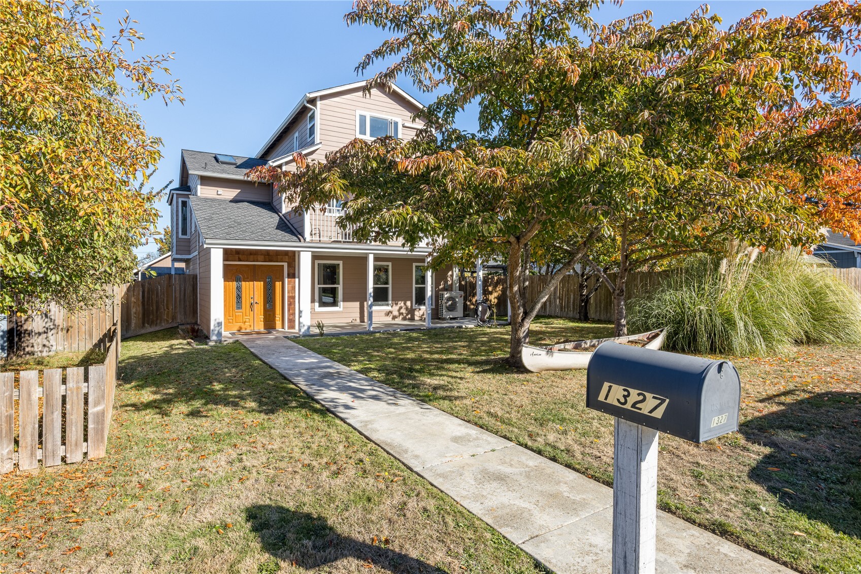 1327 Caroline Street — photo