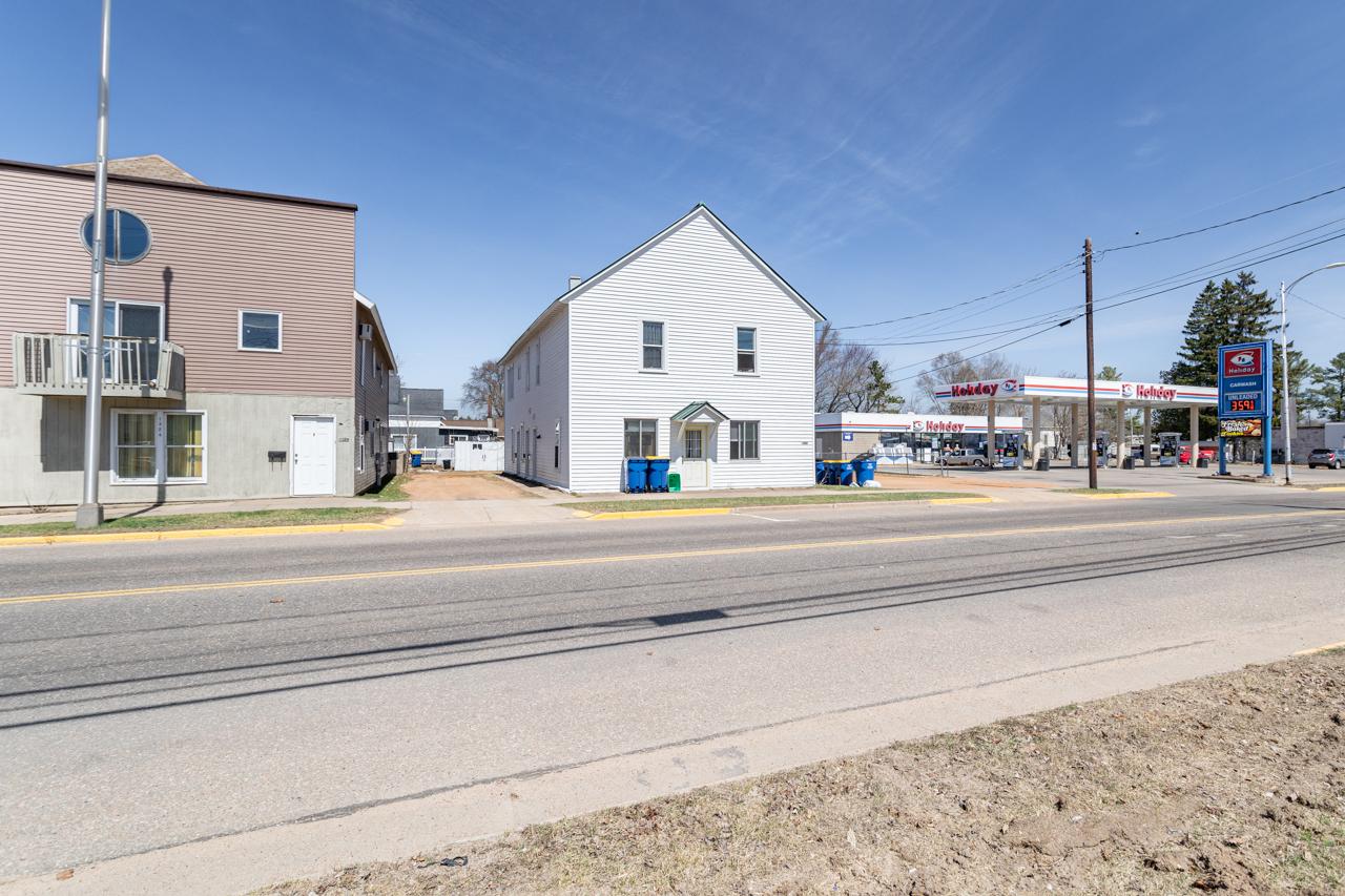 1322 Main St W — photo