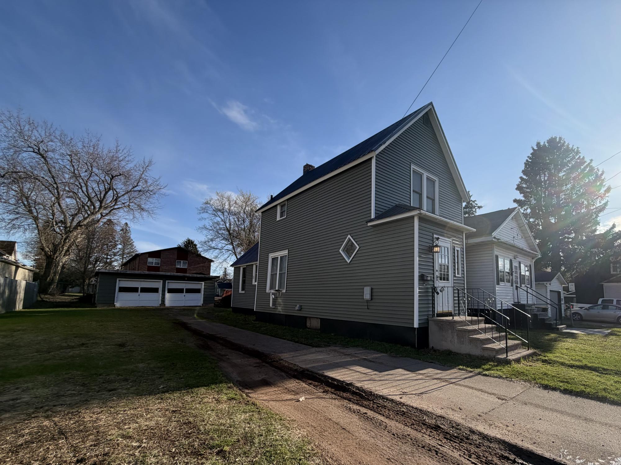 611&613 Sutherland St — photo