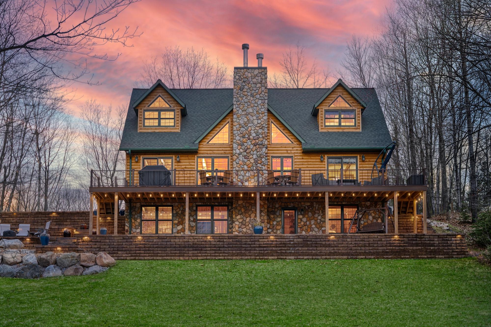 4755 Grand View Dr — photo