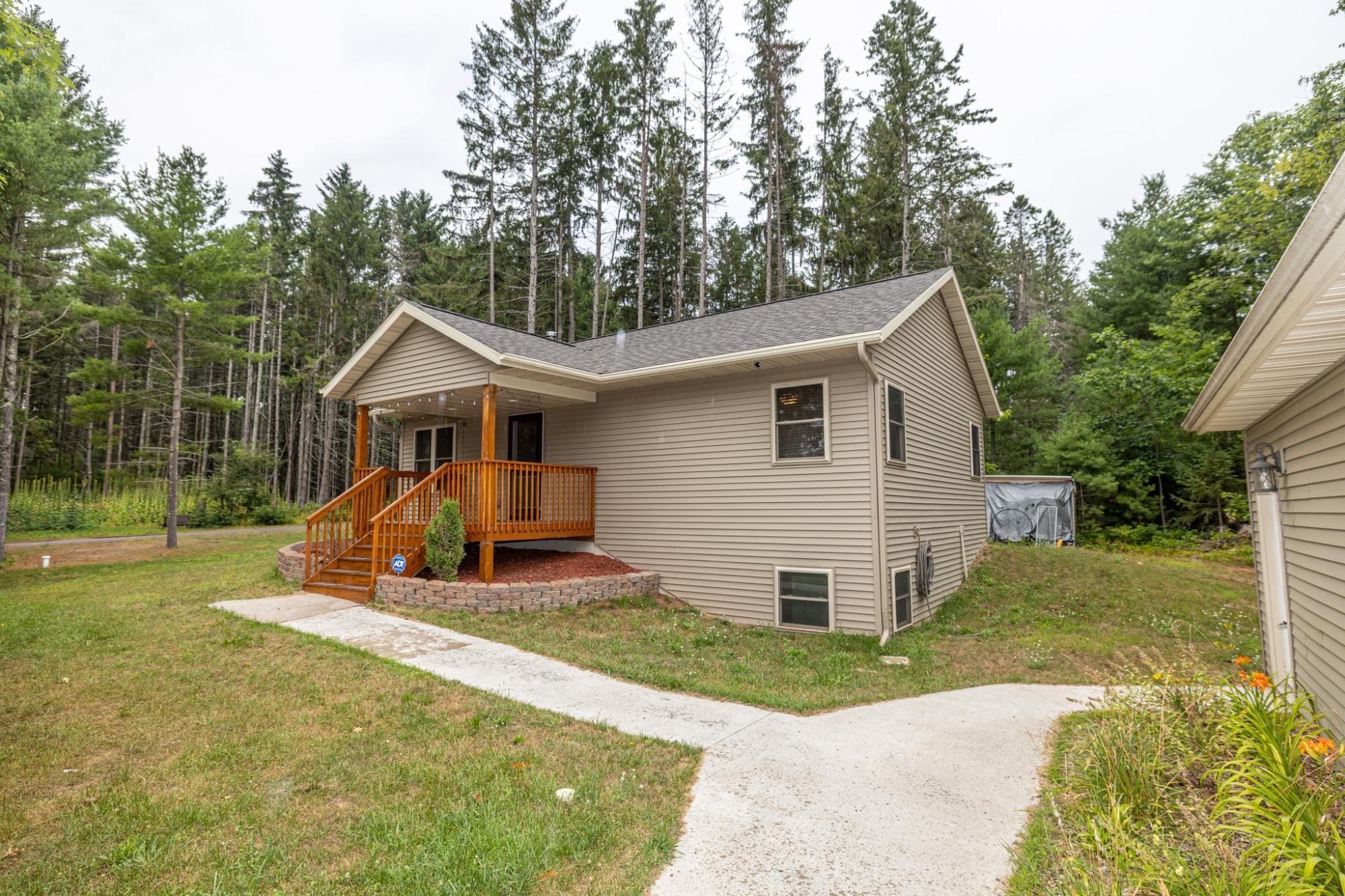 12744 Pickerel Dr — photo