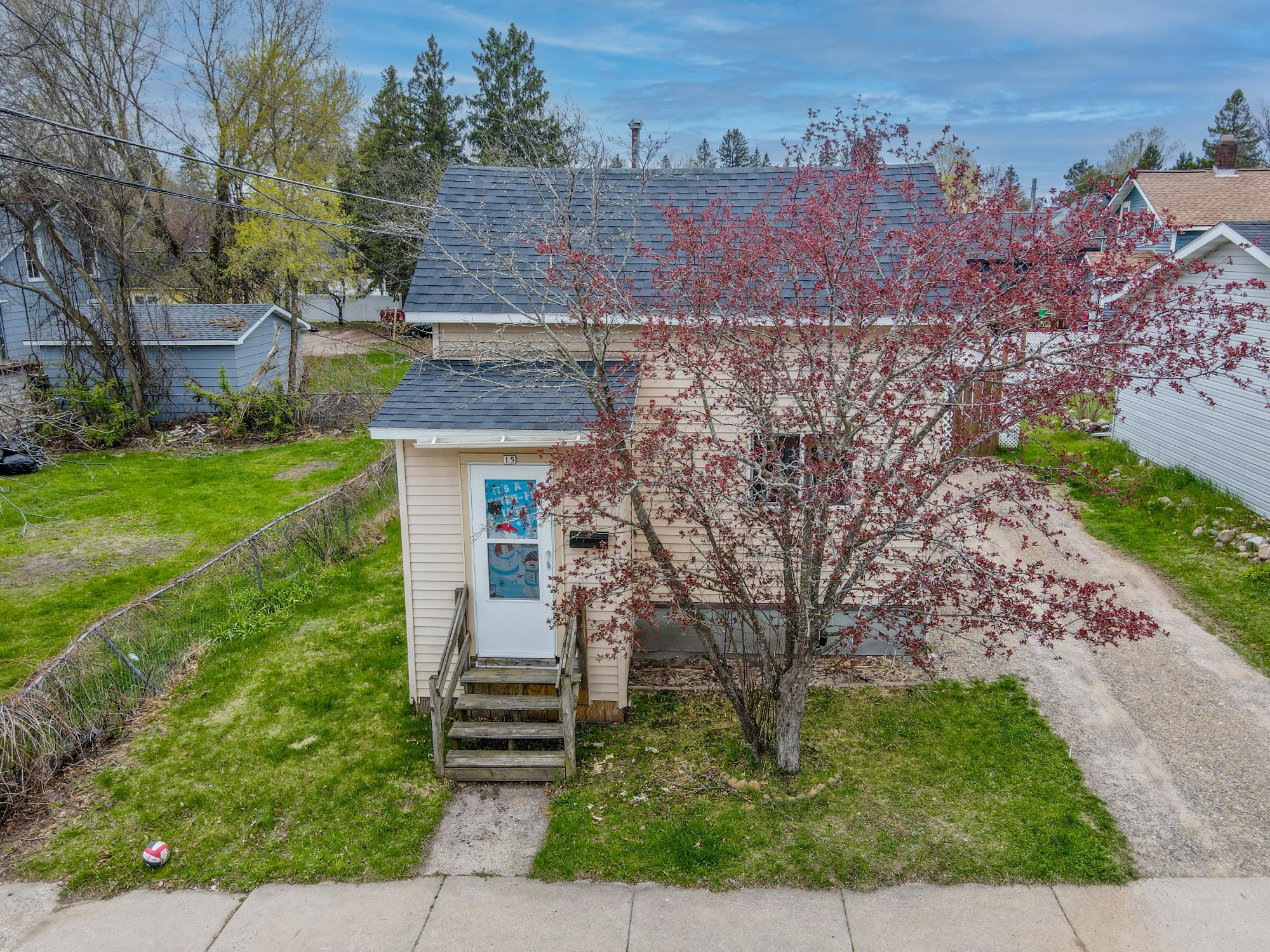 15 W Montrose St — photo