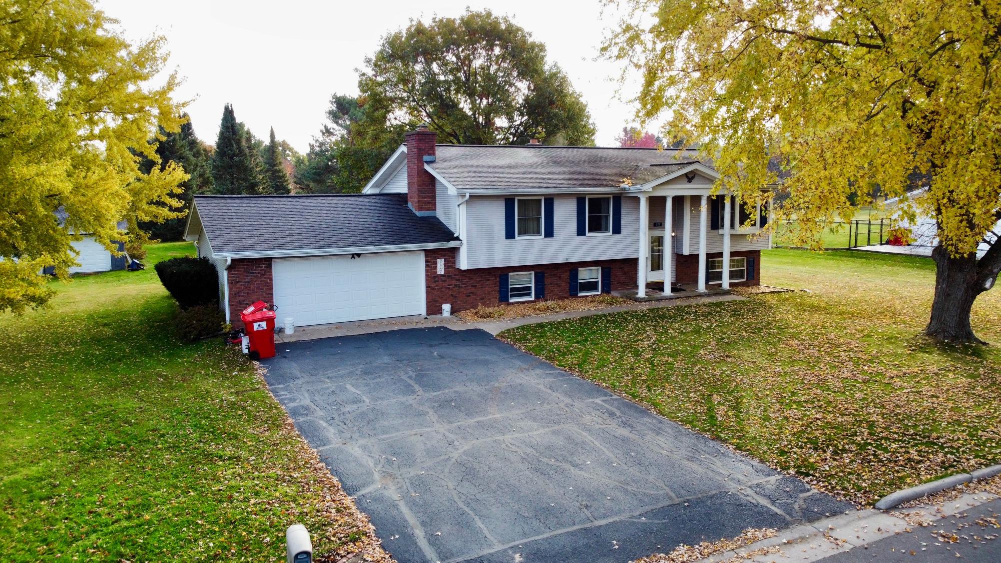 811 Sunset Dr — photo