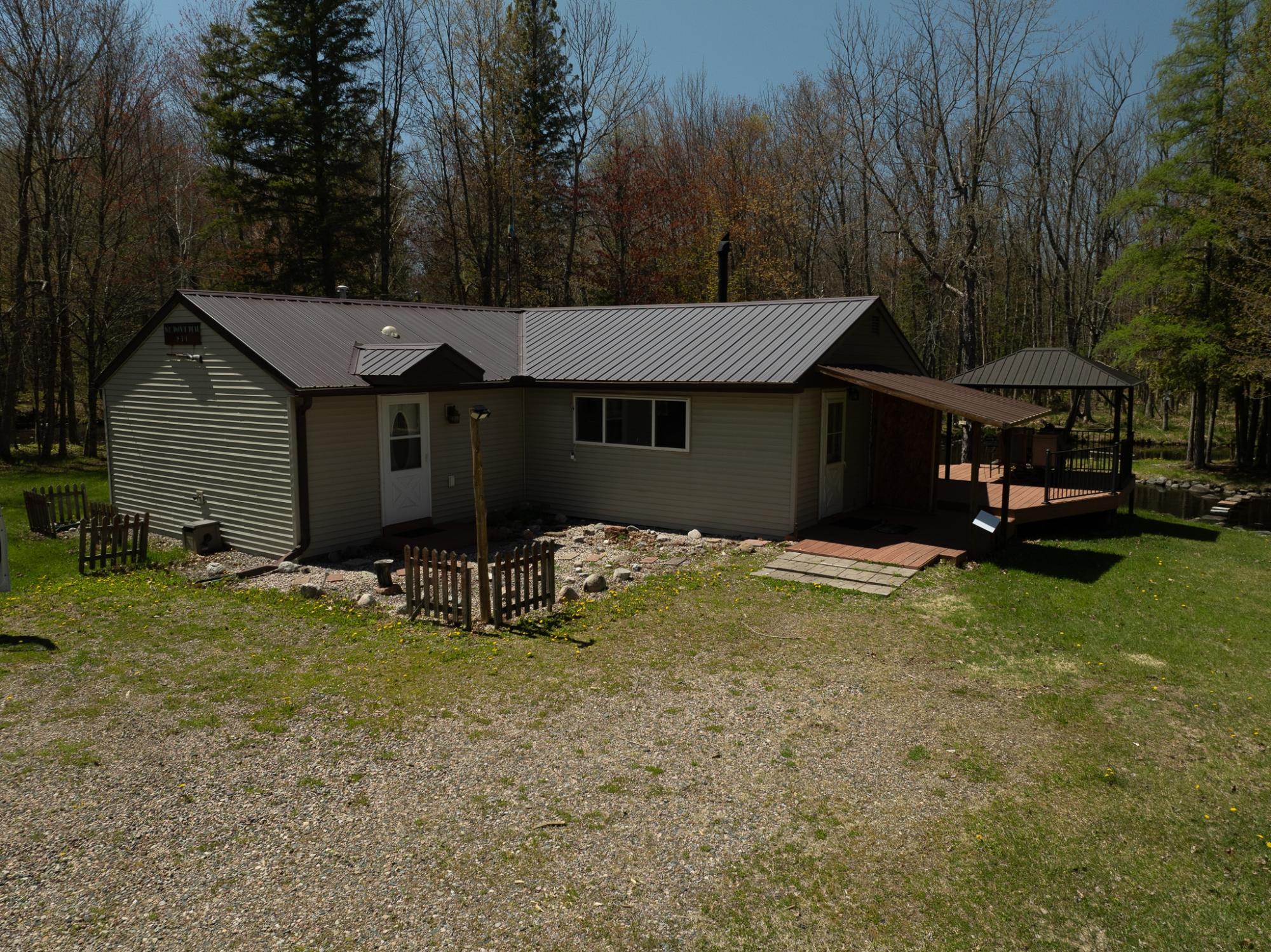 743 Woodlawn Rd — photo