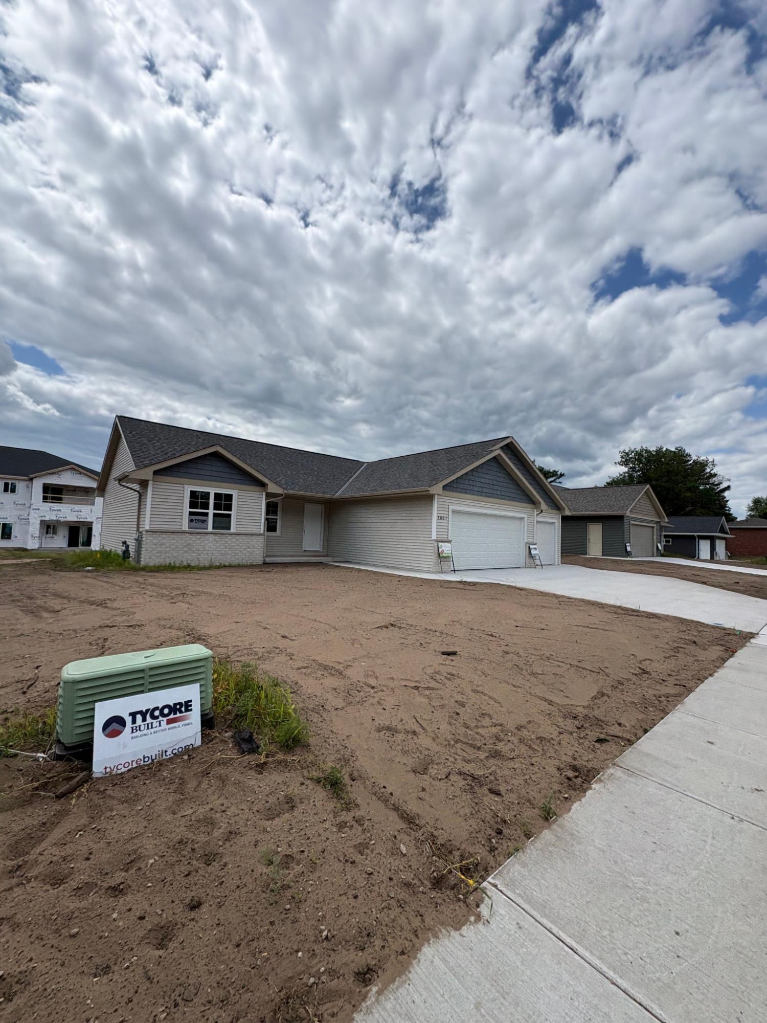 1007 Constellation Way — photo