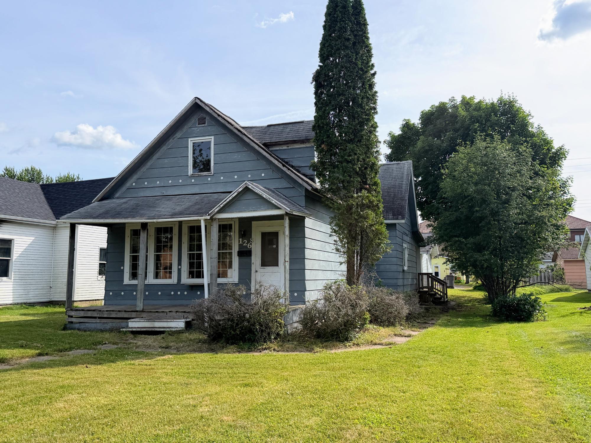 126 Argyle Ave S — photo