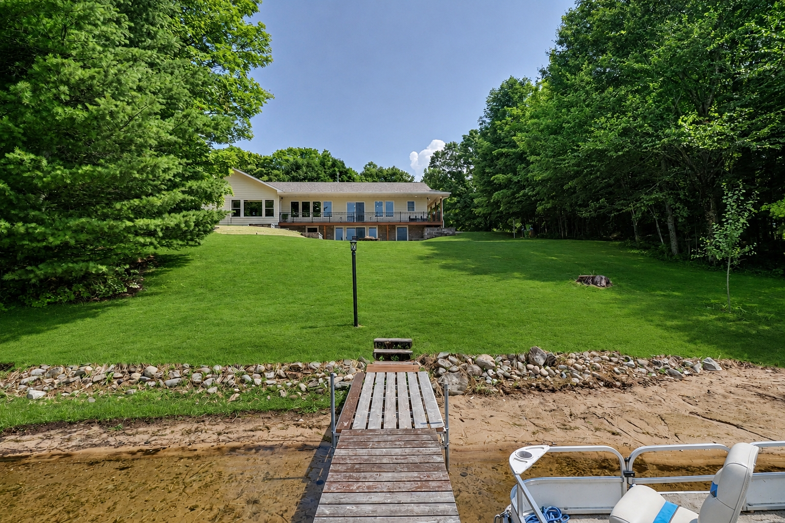6739 Maple Rd — photo