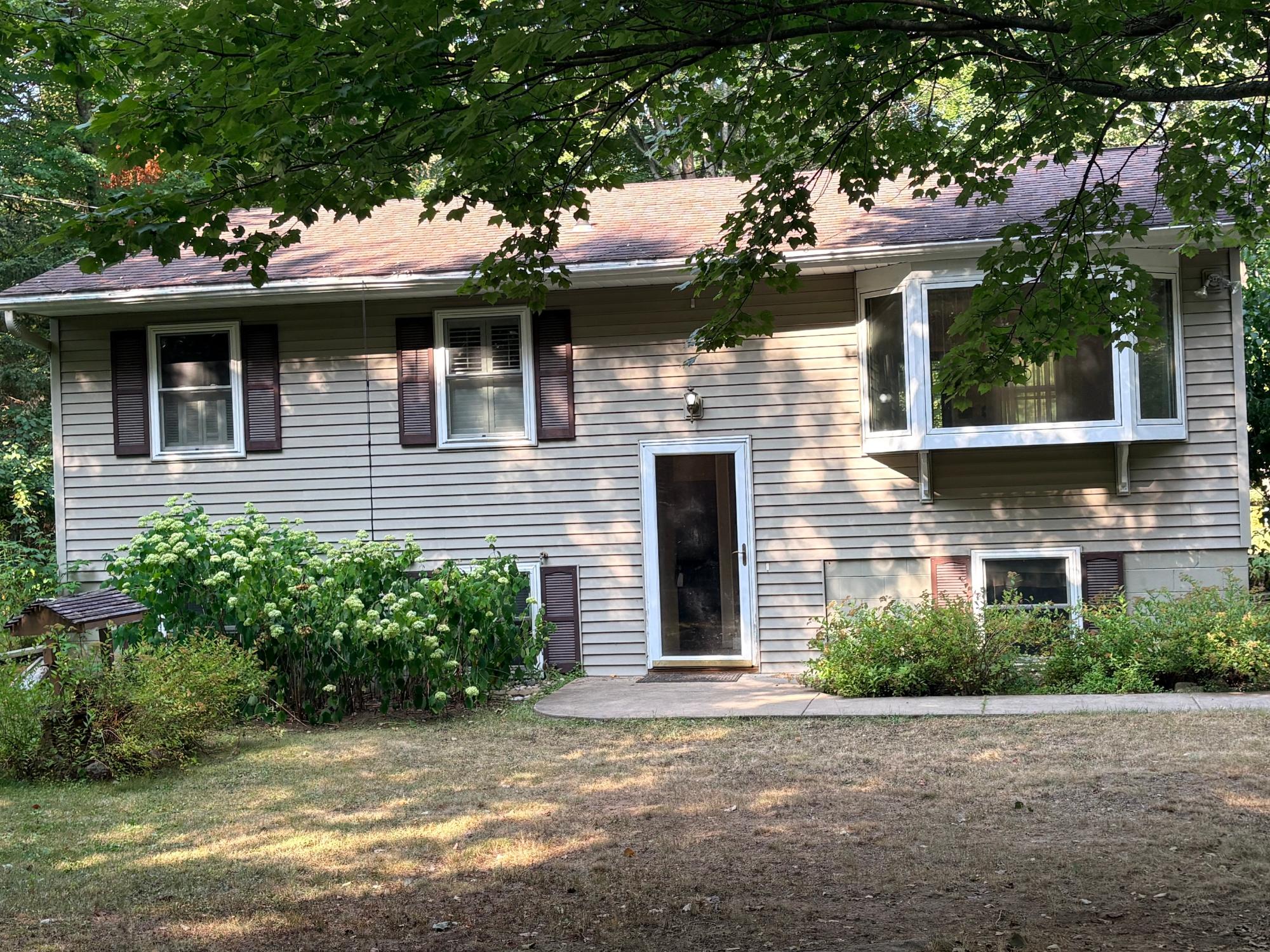 4733 Victoria Dr — photo