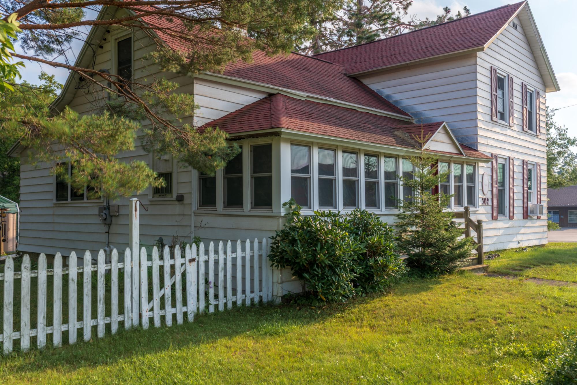 302 E Pine St, Eagle River, WI 54521 — photo 2