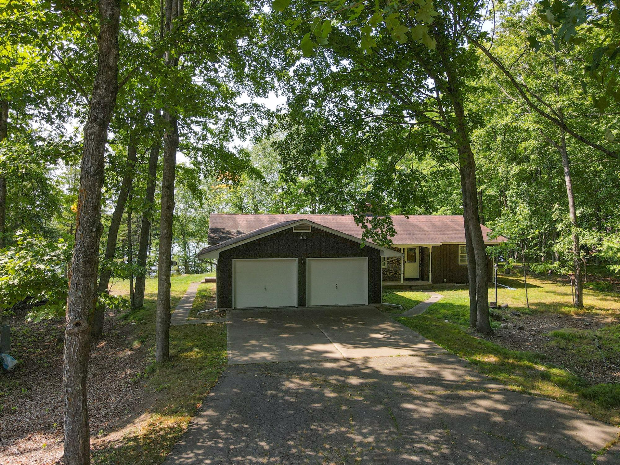 N16553 Lakeshore Dr — photo