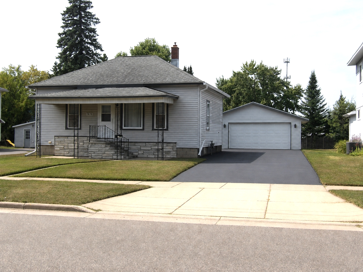 1616 Clermont St — photo