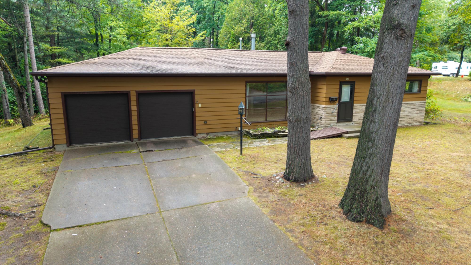 348 Annette Ct — photo