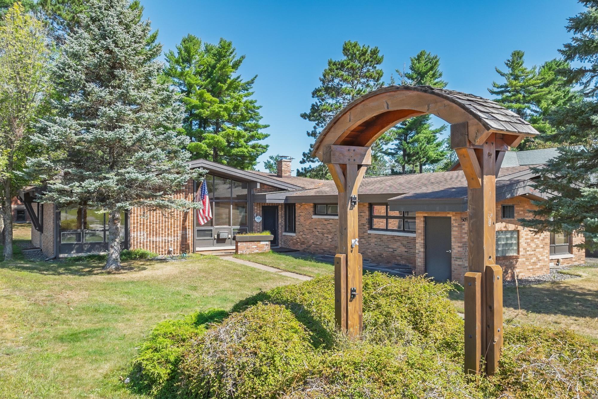 509 E Wall St, Eagle River, WI 54521 — photo 2