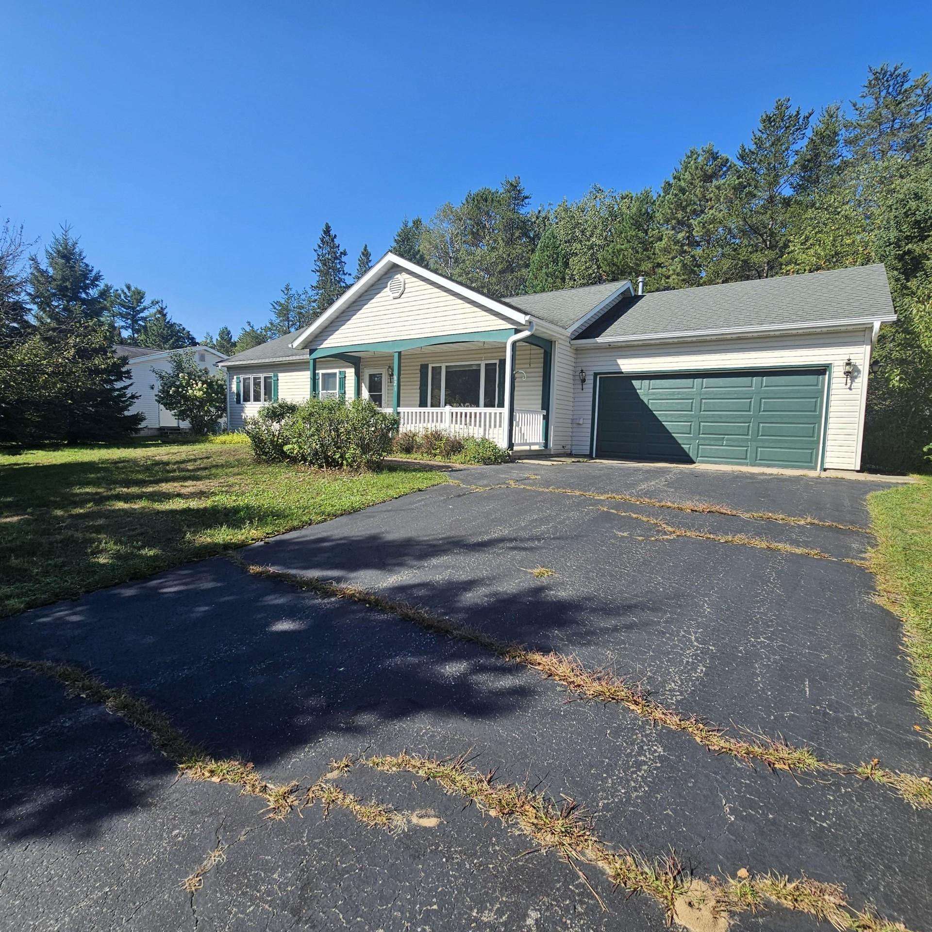 821 Woodland Dr — photo