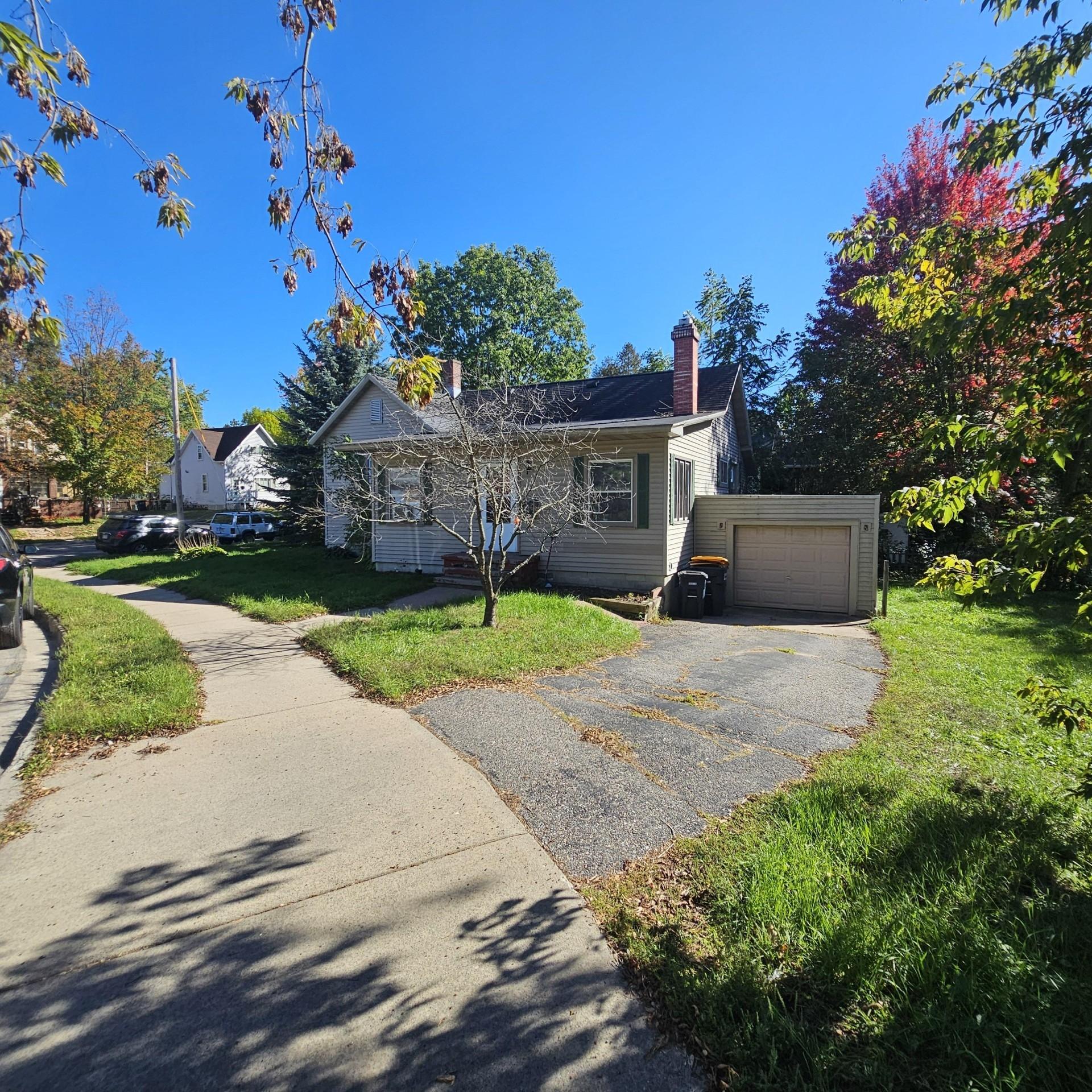 604 Randall Ave — photo