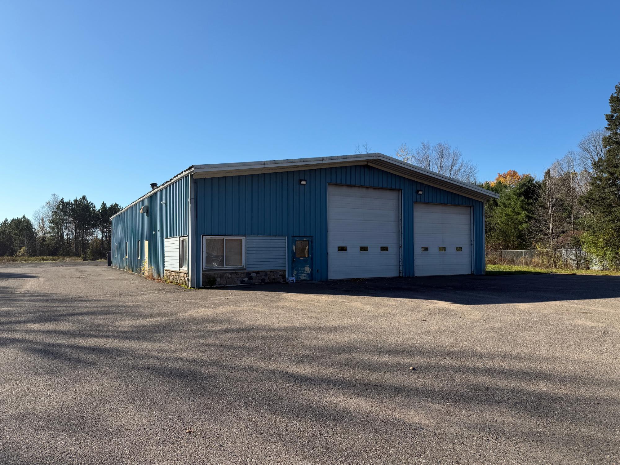 5885 Hwy 8 — photo