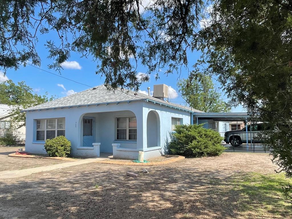 709 W Waco St — photo