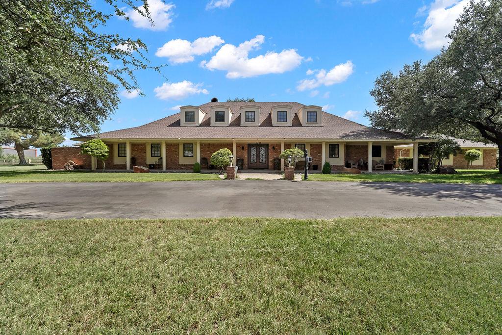 2211 Oaklawn Dr. — photo