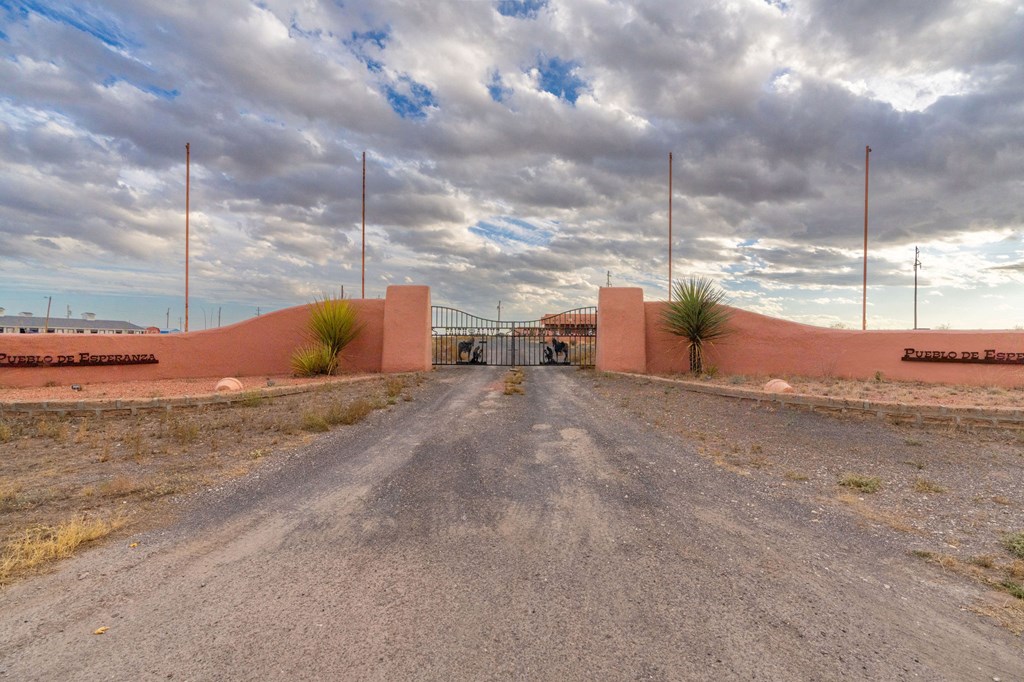 1498 E Highway 90, Marfa, TX 79843 — photo 3