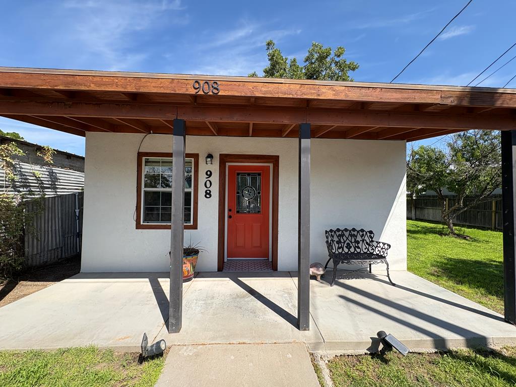 908 W El Paso — photo