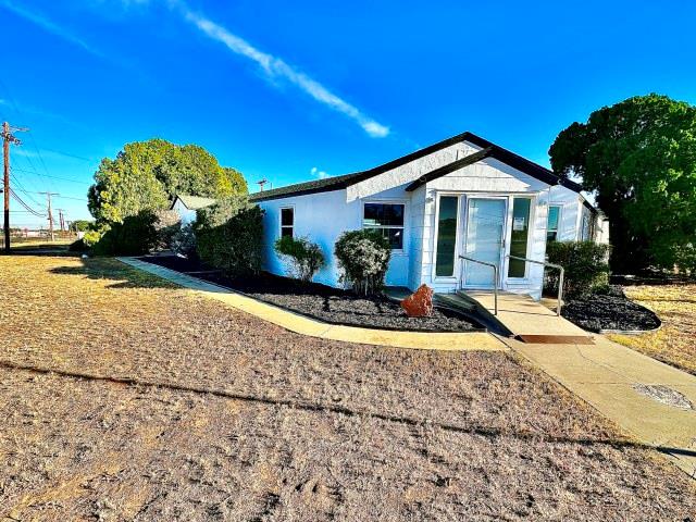 409 SW Ave E — photo