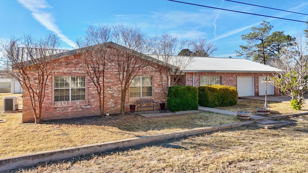 402 W Court Ave — photo