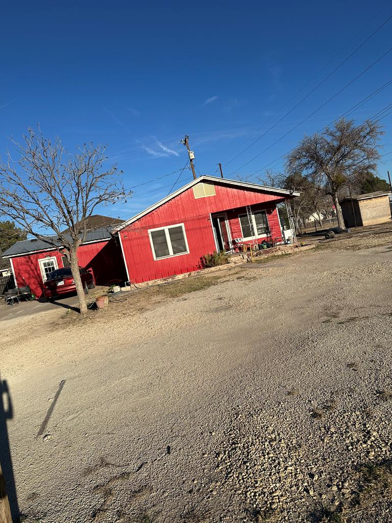 1602 N Front — photo