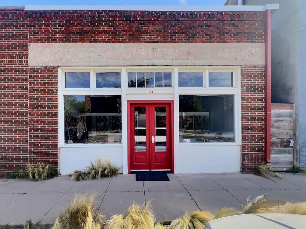 124 E El Paso St — photo