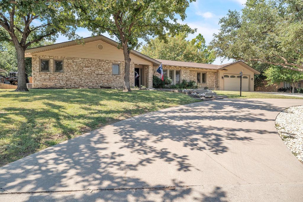 512 Highland Drive — photo