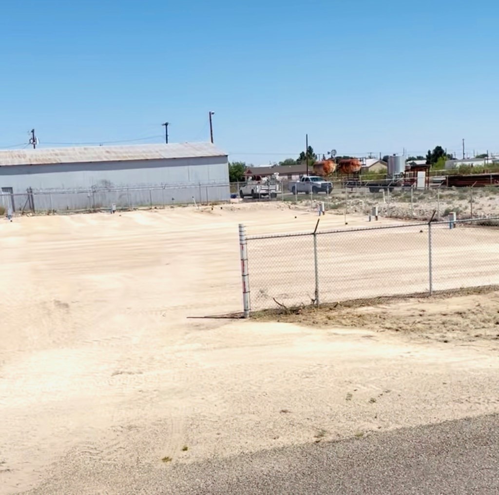 402 Pyote, Pyote, TX 79777 — photo 2