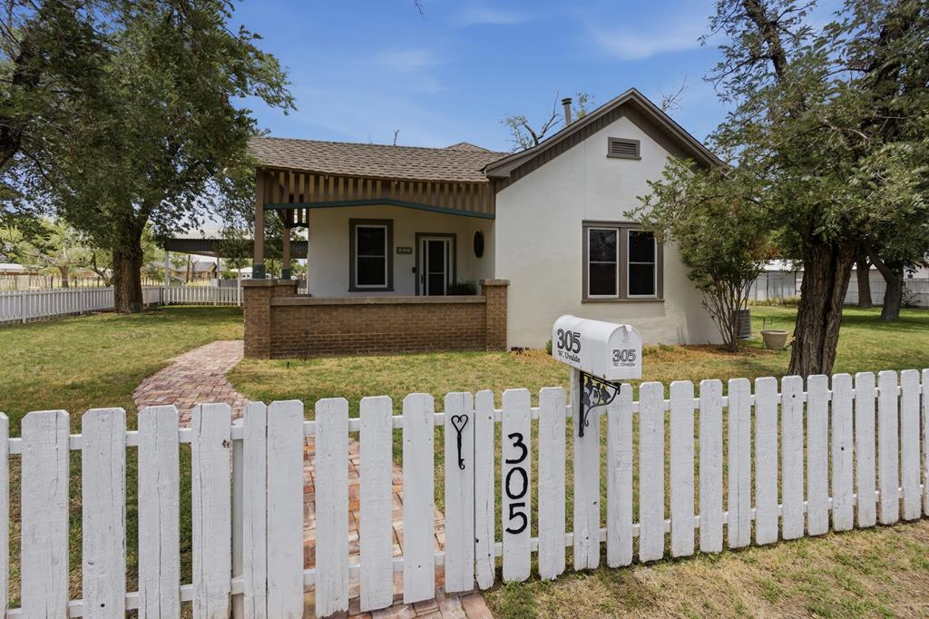 305 W Uvalde — photo