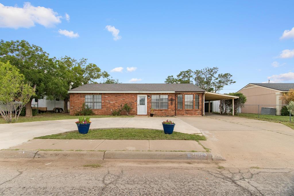 1609 E Pecan Ave — photo