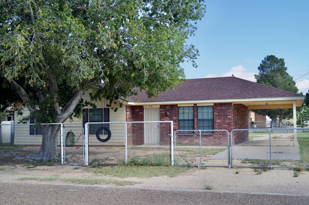 112 W 8th St — photo
