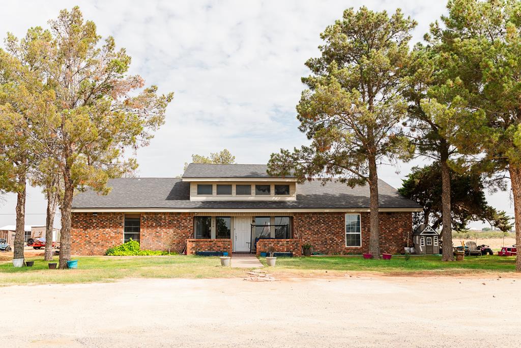 208 Robbie Road, Crane, TX 79731